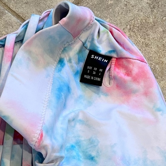 NEW Tie Dye Sports Bra Cross Cross High Support Pink White Blue Medium Pullover - Picture 5 of 9